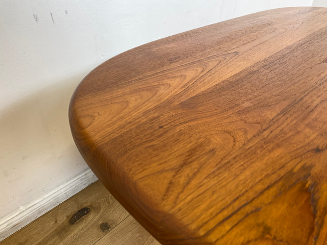 WMK I Formschöner ovaler skandinavischer Mid-Century Designer Couchtisch von Niels Bach aus Teakholz massiv I Wohnzimmertisch Coffee Table Tisch Danish Design Vintage 60er Teak Berlin Hamburg München