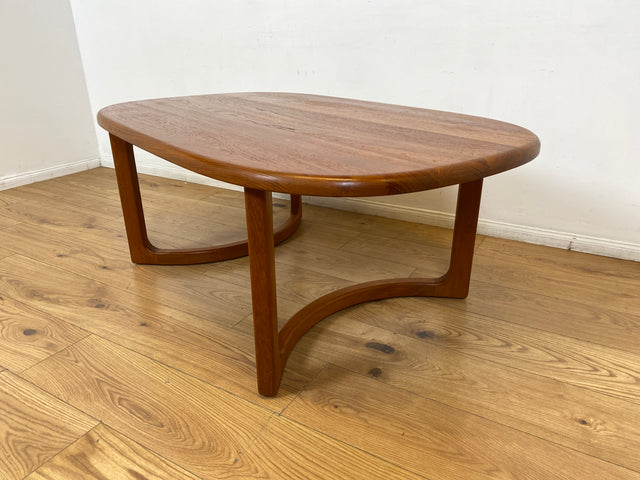 WMK I Formschöner ovaler skandinavischer Mid-Century Designer Couchtisch von Niels Bach aus Teakholz massiv I Wohnzimmertisch Coffee Table Tisch Danish Design Vintage 60er Teak Berlin Hamburg München