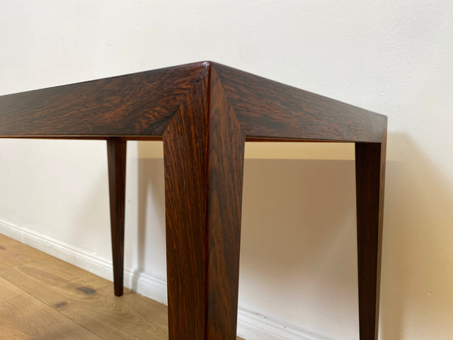 WMK # Stilvoller und sehr gut erhaltener kleiner skandinavischer 60er Jahre Couchtisch aus edlem Palisander # Wohnzimmertisch Beistelltisch Coffee Table Rosewood Danish Design Vintage Mid-Century 70er
