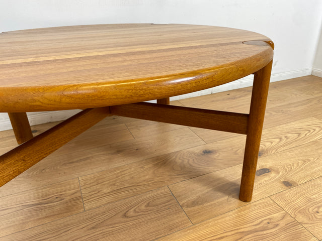 WMK # Rarer & gut erhaltener runder skandinavischer Mid-Century Designercouchtisch von L. Olsen & Søn Møbelfabrik aus massivem Teakholz # Wohnzimmertisch Round Coffee Table Danish Design Vintage Teak