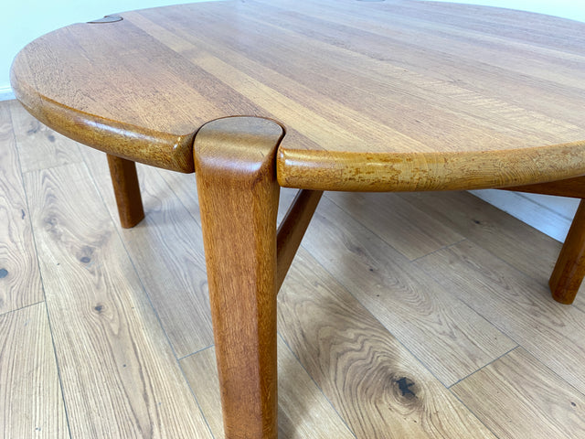 WMK # Rarer & gut erhaltener runder skandinavischer Mid-Century Designercouchtisch von L. Olsen & Søn Møbelfabrik aus massivem Teakholz # Wohnzimmertisch Round Coffee Table Danish Design Vintage Teak