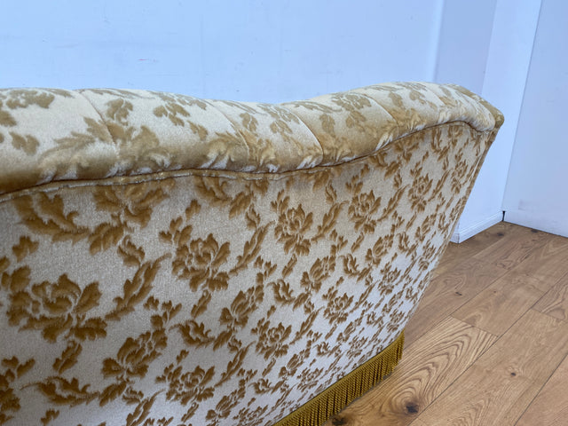 WMK I Versand I Freundliches und gemütliches Retro 2er Sofa mit tollem goldenem Samtbezug und Fransen