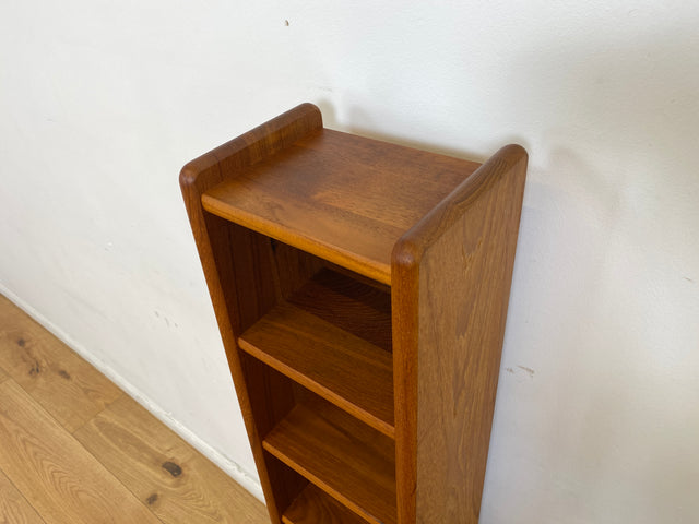 WMK I Hochwertiges schmales skandinavisches Standregal aus Teakholz I kleines Regal Bücherregal Holzregal Aufbewahrung Organizer CD Beistelltisch Danish Design Vintage Teak Berlin Dortmund Regensburg