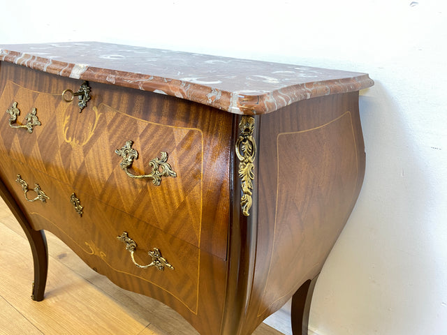 WMK I Elegante kleine skandinavische Stilmöbel Bombé Kommode von Rydén Möbler, Vollholz, mit Schubladen & edler Marmor Platte I Schrank Dresser Flur Barock Rokoko Louis XV Vintage Berlin Hessen Bayern