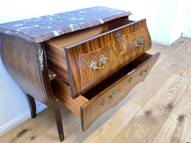 WMK I Elegante kleine skandinavische Stilmöbel Bombé Kommode von Rydén Möbler, Vollholz, mit Schubladen & edler Marmor Platte I Schrank Dresser Flur Barock Rokoko Louis XV Vintage Berlin Hessen Bayern