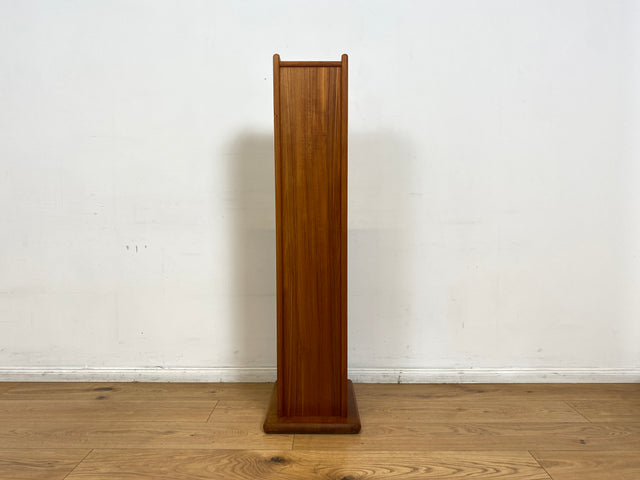 WMK I Hochwertiges schmales skandinavisches Standregal aus Teakholz I kleines Regal Bücherregal Holzregal Aufbewahrung Organizer CD Beistelltisch Danish Design Vintage Teak Berlin Dortmund Regensburg