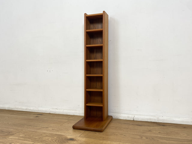 WMK I Hochwertiges schmales skandinavisches Standregal aus Teakholz I kleines Regal Bücherregal Holzregal Aufbewahrung Organizer CD Beistelltisch Danish Design Vintage Teak Berlin Dortmund Regensburg