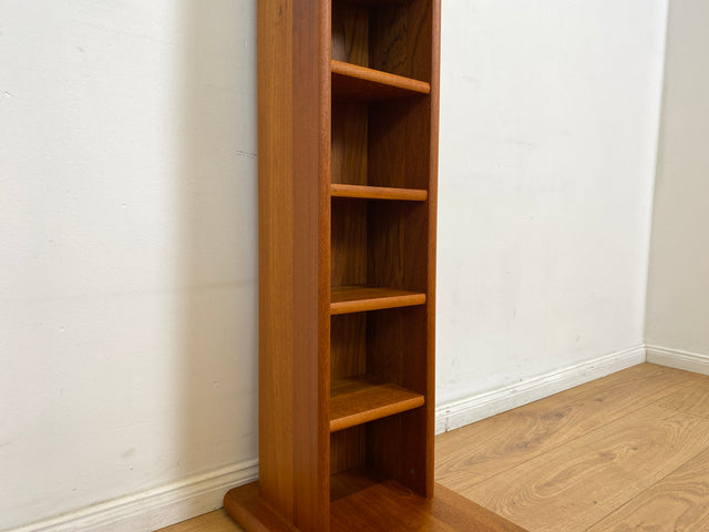 WMK I Hochwertiges schmales skandinavisches Standregal aus Teakholz I kleines Regal Bücherregal Holzregal Aufbewahrung Organizer CD Beistelltisch Danish Design Vintage Teak Berlin Dortmund Regensburg