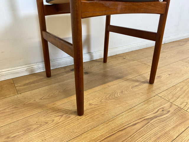 WMK I Set aus 4 stilvollen skandinavischen Designer Stühlen von Erik Buck aus Teakholz mit schwarzem Kunst Leder Bezug I Esszimmerstühle Küchenstühle Holzstühle Chairs Danish Design Vintage Skai Teak