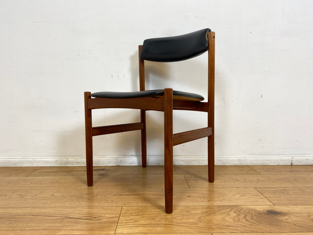 WMK I Set aus 4 stilvollen skandinavischen Designer Stühlen von Erik Buck aus Teakholz mit schwarzem Kunst Leder Bezug I Esszimmerstühle Küchenstühle Holzstühle Chairs Danish Design Vintage Skai Teak