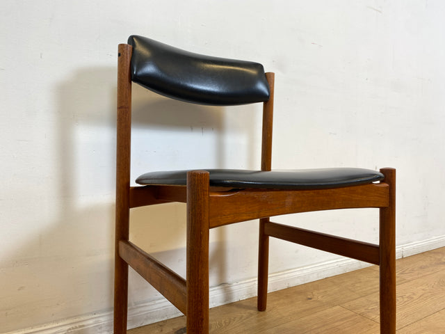 WMK I Set aus 4 stilvollen skandinavischen Designer Stühlen von Erik Buck aus Teakholz mit schwarzem Kunst Leder Bezug I Esszimmerstühle Küchenstühle Holzstühle Chairs Danish Design Vintage Skai Teak