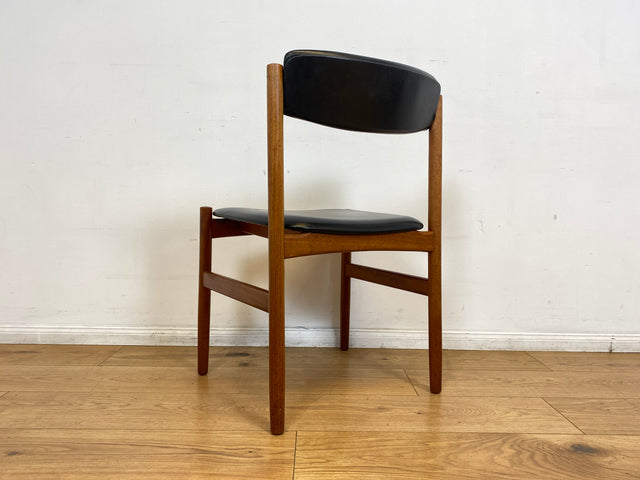 WMK I Set aus 4 stilvollen skandinavischen Designer Stühlen von Erik Buck aus Teakholz mit schwarzem Kunst Leder Bezug I Esszimmerstühle Küchenstühle Holzstühle Chairs Danish Design Vintage Skai Teak