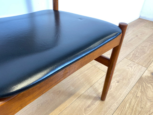 WMK I Set aus 4 stilvollen skandinavischen Designer Stühlen von Erik Buck aus Teakholz mit schwarzem Kunst Leder Bezug I Esszimmerstühle Küchenstühle Holzstühle Chairs Danish Design Vintage Skai Teak