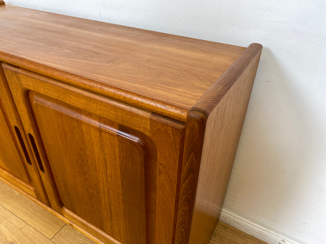 WMK I Stilvolle & gut erhaltene skandinavische Mid-Century Kommode aus vollem Holz in Teak I Schrank Sideboard Schuhschrank Wäschekommode Vintage 60er 70er Danish Design Teakholz München Hamburg Kiel