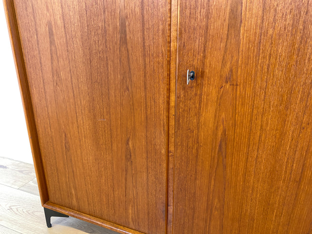 WMK # Stilvolles skandinavisches Highboard in Teakholz auf neuen Metallfüßen # Kommode Sideboard Bücherschrank Wäschekommode Wäscheschrank Schuhschrank Danish Design Mid-Century Vintage Upcycling Teak