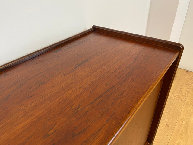 WMK # Hochwertiges skandinavisches Mid-Century Designer Sideboard von Arne Vodder , Vollholz in Teak mit Schiebetüren und Schubladen # Kommode Highboard Schrank Anrichte Danish Design Vintage Teakholz