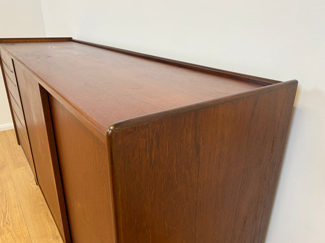 WMK # Hochwertiges skandinavisches Mid-Century Designer Sideboard von Arne Vodder , Vollholz in Teak mit Schiebetüren und Schubladen # Kommode Highboard Schrank Anrichte Danish Design Vintage Teakholz