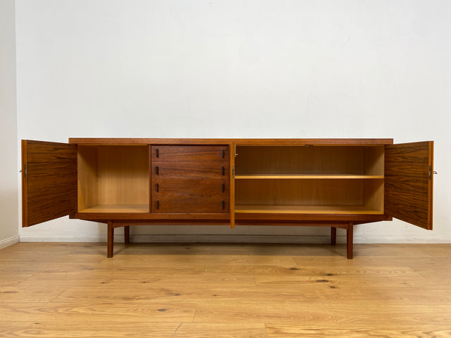 WMK I Stilvolles skandinavisches Mid-Century Sideboard , Vollholz in Teak, mit Schubladen & Palisander Griffen # Kommode Schrank Anrichte TV Bank Lowboard Danish Design Vintage Teakholz Berlin Dresden