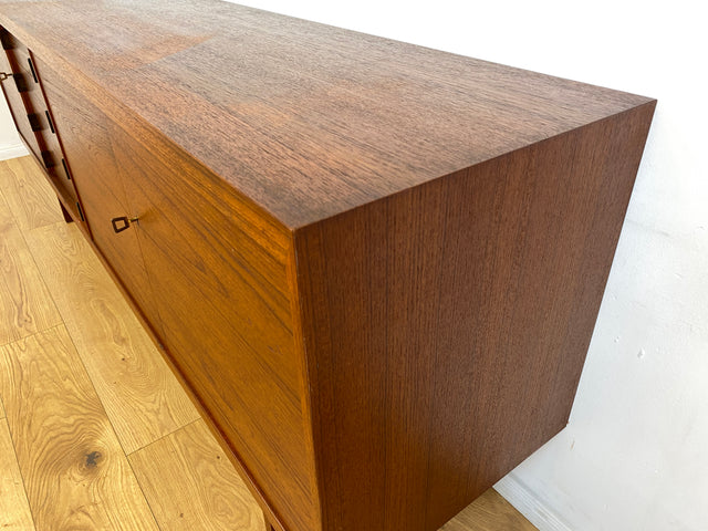 WMK I Stilvolles skandinavisches Mid-Century Sideboard , Vollholz in Teak, mit Schubladen & Palisander Griffen # Kommode Schrank Anrichte TV Bank Lowboard Danish Design Vintage Teakholz Berlin Dresden