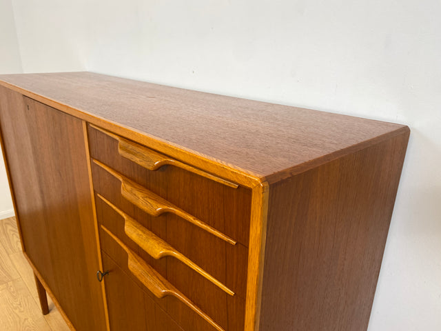 WMK I Hochwertiges skandinavisches Mid-Century Designer Highboard von Bertil Fridhagen für Bodafors , Vollholz in Teak I Sideboard Kommode Schrank Danish Design Vintage 60er Köln Regensburg Teakholz