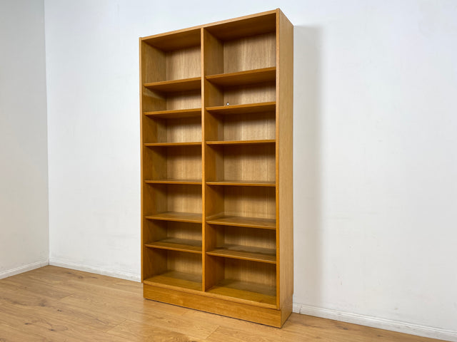 WMK I Hochwertiges skandinavisches Designer Bücherregal von Poul Hundevad , Vollholz in Eiche, mit verstell. Regalböden I Regal Bücherschrank Holzregal Danish Design Mid-Century Vintage Berlin München