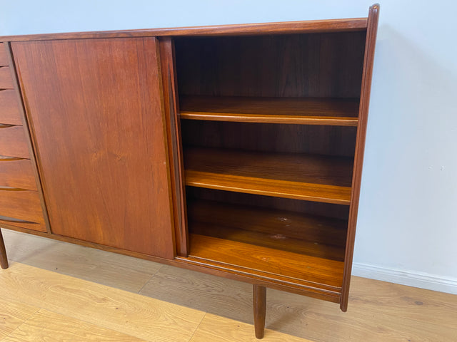 WMK # Hochwertiges skandinavisches Mid-Century Designer Sideboard von Arne Vodder , Vollholz in Teak mit Schiebetüren und Schubladen # Kommode Highboard Schrank Anrichte Danish Design Vintage Teakholz