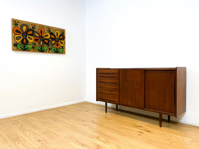 WMK # Hochwertiges skandinavisches Mid-Century Designer Sideboard von Arne Vodder , Vollholz in Teak mit Schiebetüren und Schubladen # Kommode Highboard Schrank Anrichte Danish Design Vintage Teakholz
