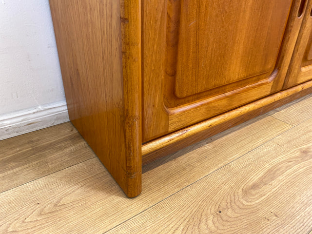 WMK I Stilvolle & gut erhaltene skandinavische Mid-Century Kommode aus vollem Holz in Teak I Schrank Sideboard Schuhschrank Wäschekommode Vintage 60er 70er Danish Design Teakholz München Hamburg Kiel