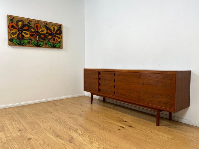 WMK I Stilvolles skandinavisches Mid-Century Sideboard , Vollholz in Teak, mit Schubladen & Palisander Griffen # Kommode Schrank Anrichte TV Bank Lowboard Danish Design Vintage Teakholz Berlin Dresden