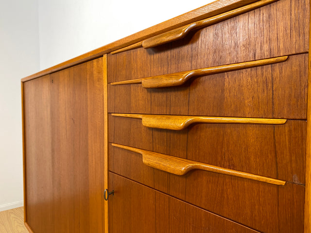 WMK I Hochwertiges skandinavisches Mid-Century Designer Highboard von Bertil Fridhagen für Bodafors , Vollholz in Teak I Sideboard Kommode Schrank Danish Design Vintage 60er Köln Regensburg Teakholz