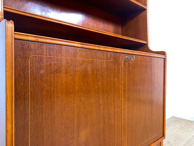 WMK I Hochwertiger skandinavische Mid-Century Bücherschrank aus vollem Holz mit verstellbaren Regalböden und Schubladen I Regal Bücherregal Holzregal Highboard Kommode Vintage Berlin Hannover München