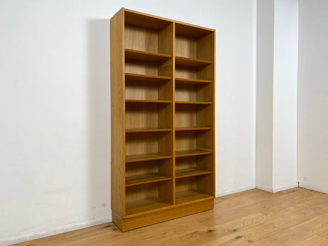 WMK I Hochwertiges skandinavisches Designer Bücherregal von Poul Hundevad , Vollholz in Eiche, mit verstell. Regalböden I Regal Bücherschrank Holzregal Danish Design Mid-Century Vintage Berlin München