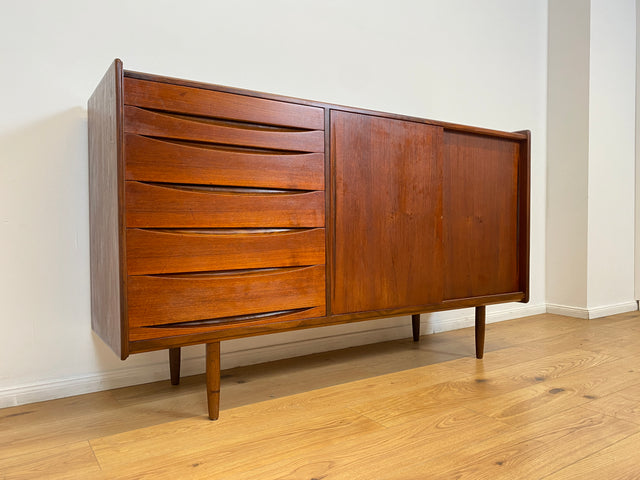 WMK # Hochwertiges skandinavisches Mid-Century Designer Sideboard von Arne Vodder , Vollholz in Teak mit Schiebetüren und Schubladen # Kommode Highboard Schrank Anrichte Danish Design Vintage Teakholz