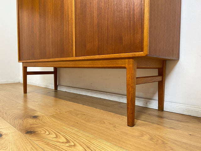 WMK I Hochwertiges skandinavisches Mid-Century Designer Highboard von Bertil Fridhagen für Bodafors , Vollholz in Teak I Sideboard Kommode Schrank Danish Design Vintage 60er Köln Regensburg Teakholz