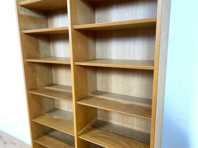 WMK I Hochwertiges skandinavisches Designer Bücherregal von Poul Hundevad , Vollholz in Eiche, mit verstell. Regalböden I Regal Bücherschrank Holzregal Danish Design Mid-Century Vintage Berlin München