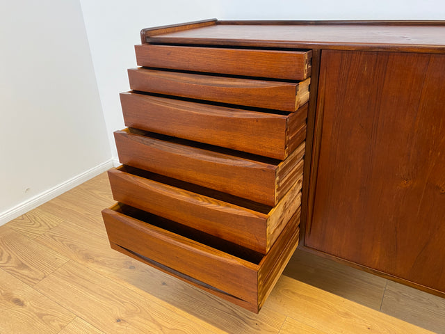 WMK # Hochwertiges skandinavisches Mid-Century Designer Sideboard von Arne Vodder , Vollholz in Teak mit Schiebetüren und Schubladen # Kommode Highboard Schrank Anrichte Danish Design Vintage Teakholz