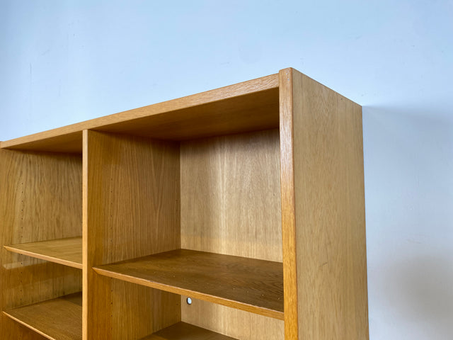 WMK I Hochwertiges skandinavisches Designer Bücherregal von Poul Hundevad , Vollholz in Eiche, mit verstell. Regalböden I Regal Bücherschrank Holzregal Danish Design Mid-Century Vintage Berlin München