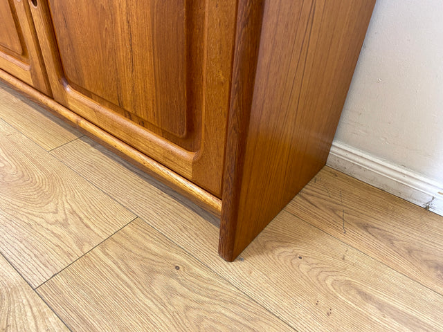 WMK I Stilvolle & gut erhaltene skandinavische Mid-Century Kommode aus vollem Holz in Teak I Schrank Sideboard Schuhschrank Wäschekommode Vintage 60er 70er Danish Design Teakholz München Hamburg Kiel
