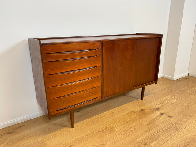 WMK # Hochwertiges skandinavisches Mid-Century Designer Sideboard von Arne Vodder , Vollholz in Teak mit Schiebetüren und Schubladen # Kommode Highboard Schrank Anrichte Danish Design Vintage Teakholz