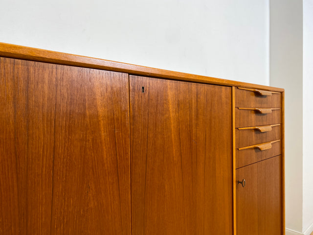 WMK I Hochwertiges skandinavisches Mid-Century Designer Highboard von Bertil Fridhagen für Bodafors , Vollholz in Teak I Sideboard Kommode Schrank Danish Design Vintage 60er Köln Regensburg Teakholz