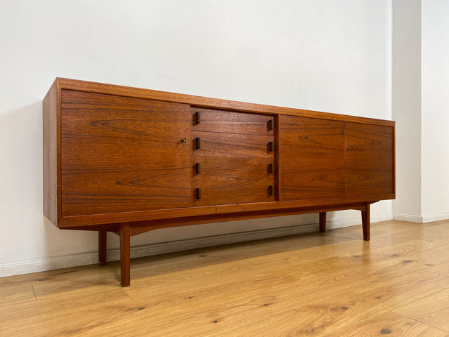 WMK I Stilvolles skandinavisches Mid-Century Sideboard , Vollholz in Teak, mit Schubladen & Palisander Griffen # Kommode Schrank Anrichte TV Bank Lowboard Danish Design Vintage Teakholz Berlin Dresden