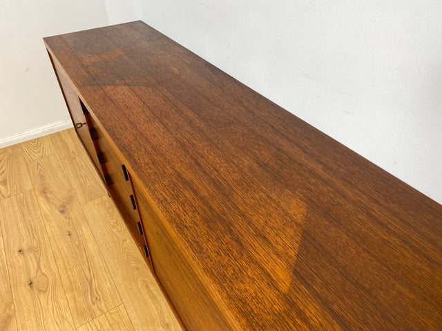 WMK I Stilvolles skandinavisches Mid-Century Sideboard , Vollholz in Teak, mit Schubladen & Palisander Griffen # Kommode Schrank Anrichte TV Bank Lowboard Danish Design Vintage Teakholz Berlin Dresden