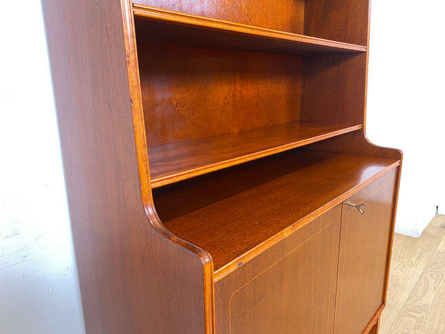 WMK I Hochwertiger skandinavische Mid-Century Bücherschrank aus vollem Holz mit verstellbaren Regalböden und Schubladen I Regal Bücherregal Holzregal Highboard Kommode Vintage Berlin Hannover München