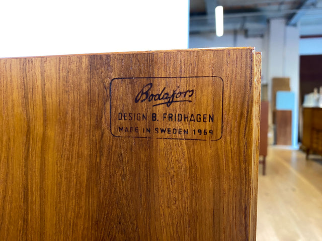 WMK I Hochwertiges skandinavisches Mid-Century Designer Highboard von Bertil Fridhagen für Bodafors , Vollholz in Teak I Sideboard Kommode Schrank Danish Design Vintage 60er Köln Regensburg Teakholz
