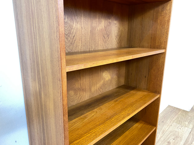 WMK I Stilvolles skandinavisches Designer Bücherregal von Domino Møbler in Teakholz mit verstellbaren Regalböden I Regal Holzregal Regalwand Bücherschrank Danish Design Mid-Century Vintage Teak Berlin