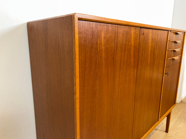WMK I Hochwertiges skandinavisches Mid-Century Designer Highboard von Bertil Fridhagen für Bodafors , Vollholz in Teak I Sideboard Kommode Schrank Danish Design Vintage 60er Köln Regensburg Teakholz