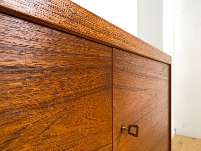WMK I Stilvolles skandinavisches Mid-Century Sideboard , Vollholz in Teak, mit Schubladen & Palisander Griffen # Kommode Schrank Anrichte TV Bank Lowboard Danish Design Vintage Teakholz Berlin Dresden