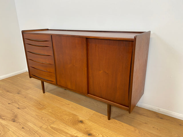 WMK # Hochwertiges skandinavisches Mid-Century Designer Sideboard von Arne Vodder , Vollholz in Teak mit Schiebetüren und Schubladen # Kommode Highboard Schrank Anrichte Danish Design Vintage Teakholz