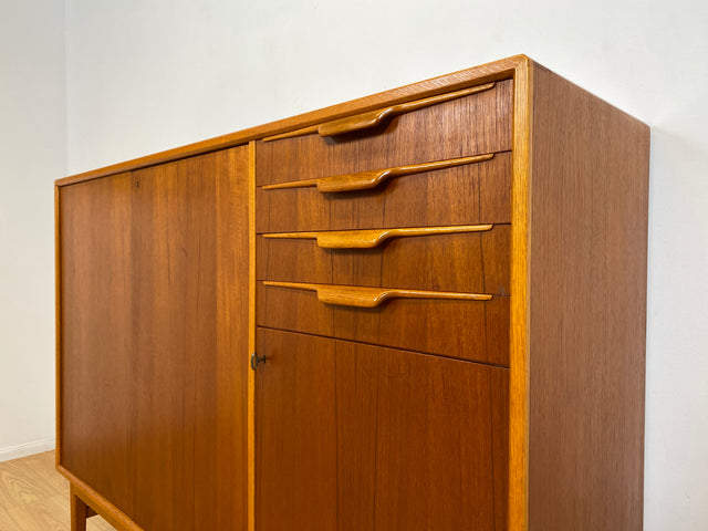 WMK I Hochwertiges skandinavisches Mid-Century Designer Highboard von Bertil Fridhagen für Bodafors , Vollholz in Teak I Sideboard Kommode Schrank Danish Design Vintage 60er Köln Regensburg Teakholz