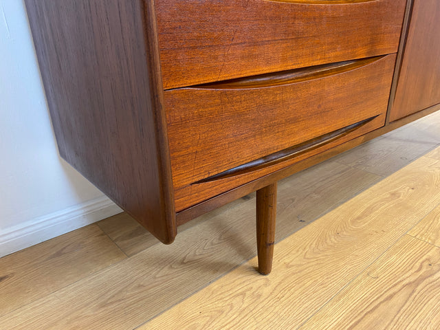 WMK # Hochwertiges skandinavisches Mid-Century Designer Sideboard von Arne Vodder , Vollholz in Teak mit Schiebetüren und Schubladen # Kommode Highboard Schrank Anrichte Danish Design Vintage Teakholz